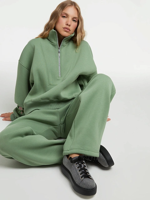 Зеленый спортивный костюм из футера с вышивкой, 10 Зеленый спортивный костюм из футера с вышивкой, 10