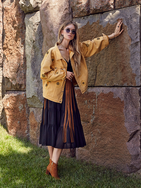 Оранжевая джинсовая куртка с вышивкой, 4