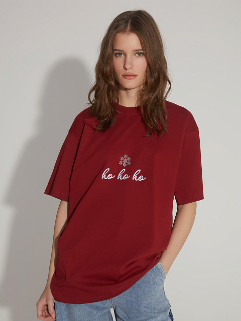 Бордовая футболка из хлопка с вышивкой и стразами, 2