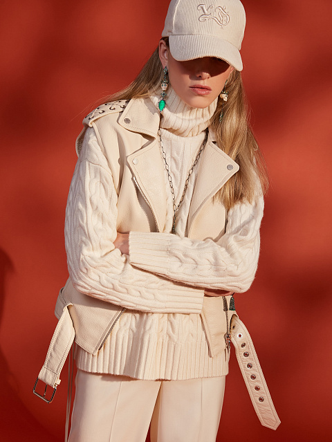 Бежевая кепка из вельвета с вышивкой YD, 4