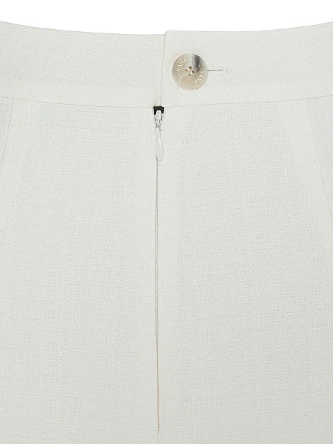 Белый костюм-тройка с цветочной вышивкой, 9