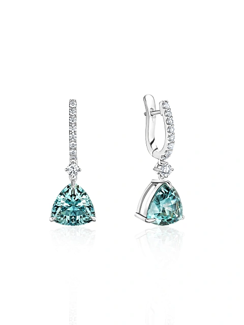 Серьги из белого золота с аквамарином в огранке «триллион» и круглыми бриллиантами, 1 Серьги из белого золота с аквамарином в огранке «триллион» и круглыми бриллиантами, 1
