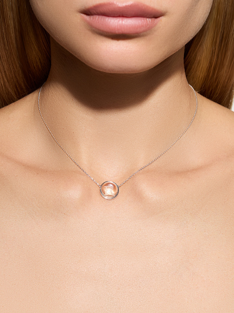 Колье с кулоном с буквой R из белого золота с горным хрусталем, 3 Колье с кулоном с буквой R из белого золота с горным хрусталем, 3