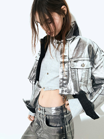 Светло-серая укороченная рубашка в клетку, 2