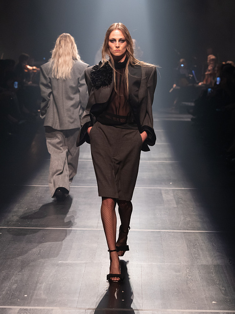 Look #10, 1 Look #10, 1