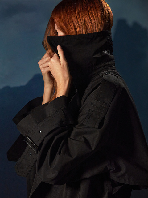 Черный двубортный тренч из хлопка с отделкой из кожи, 11