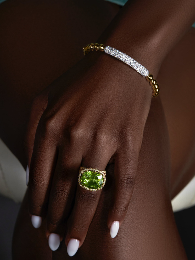 Кольцо из золота с хризолитом и желтыми бриллиантами, 1