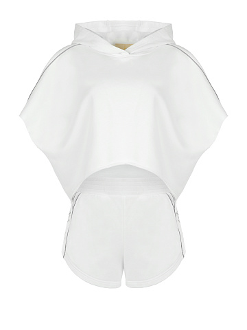 Белый трикотажный костюм с шортами и серой вышивкой, 1