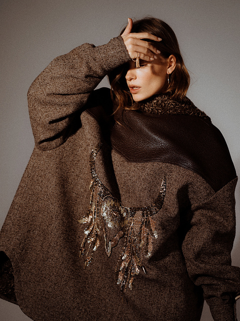 Коричневая куртка из шерсти с подкладом из каракуля и вышивкой, 7