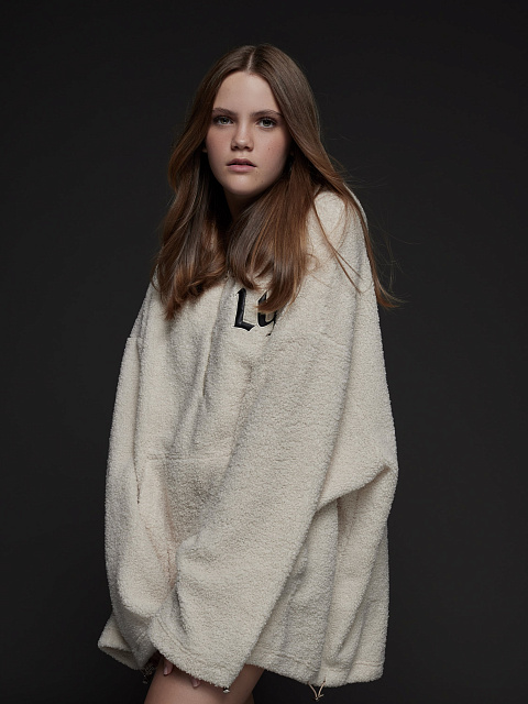 Молочное объемное худи из ткани букле, 4