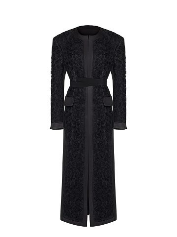 Черное пальто, 1