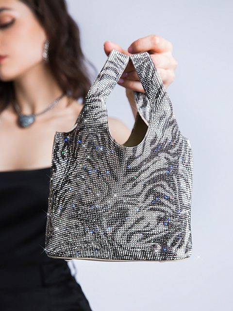 Серебряная сумка с узором и стразами, 4