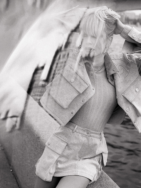 Голубой костюм из денима с отделкой из кожи, 9