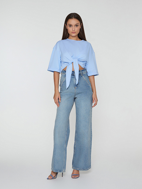 Светло-голубая укороченная футболка с узлом, 5