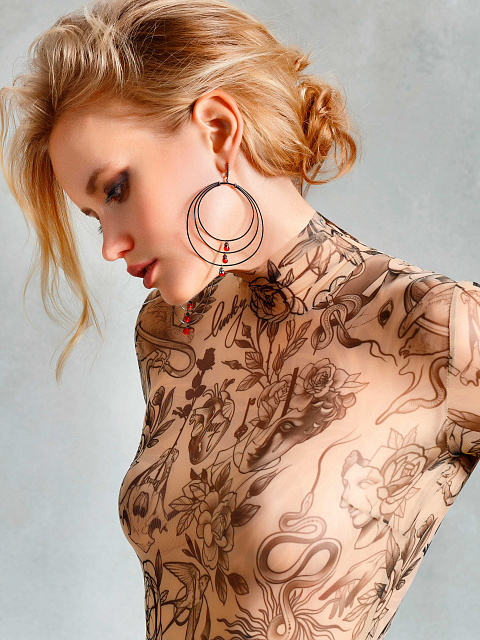 Хупсы из черненого золота с бриллиантами и гранатами в огранке «бриолет», 3