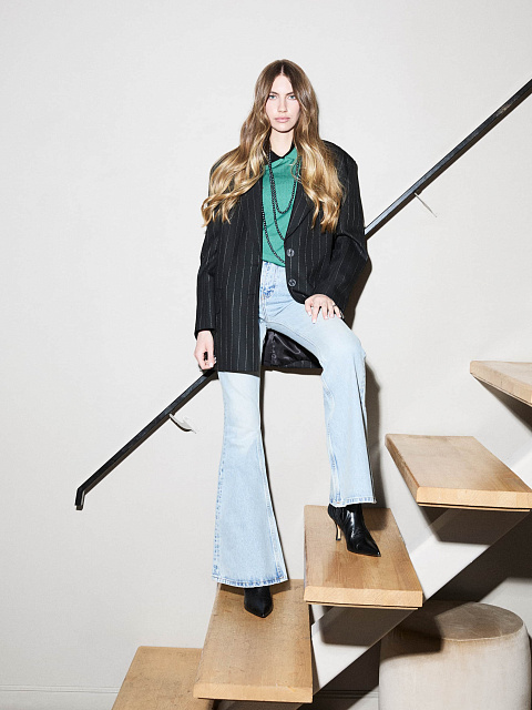 Расклешенные голубые джинсы из хлопка, 2