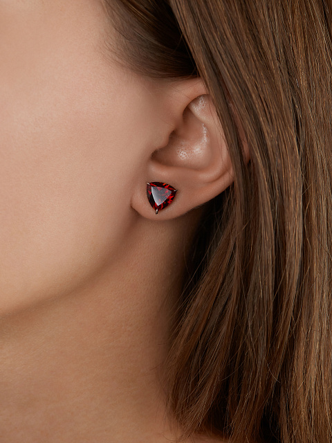 Пусеты из белого золота с гранатами огранки «триллион», 2 Пусеты из белого золота с гранатами огранки «триллион», 2