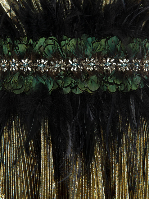 Платье-миди из золотой ткани гофре и перьев, 4