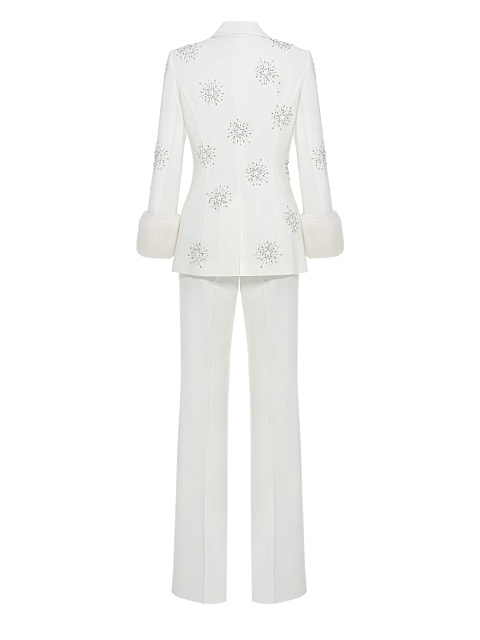 Белый костюм-тройка с вышивкой и манжетами из норки, 2