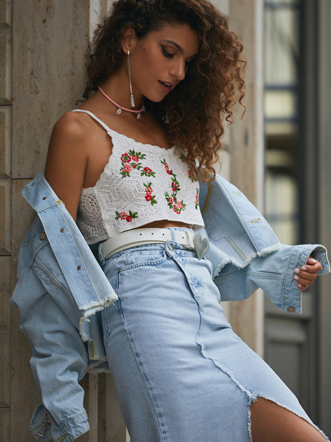 Белый вязаный топ с цветочной вышивкой, 7