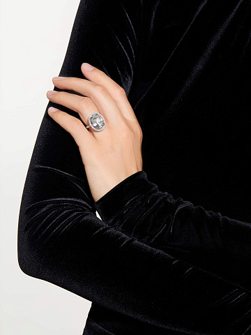 Кольцо из белого золота с топазом в овальной огранке, 2