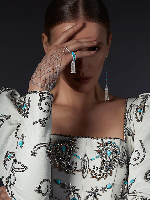 Кольцо-кисть из белого золота с бирюзой и бриллиантами, 7 Кольцо-кисть из белого золота с бирюзой и бриллиантами, 7