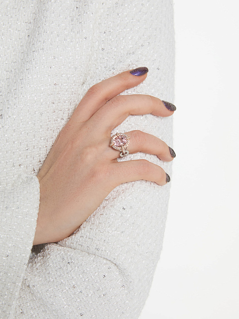 Кольцо из белого золота с овальным морганитом и бриллиантами, 6 Кольцо из белого золота с овальным морганитом и бриллиантами, 6