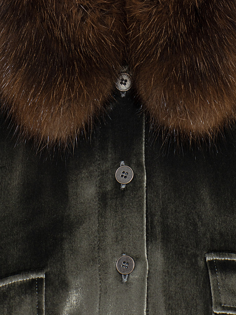 Серое платье-макси из бархата с меховым воротником, 3