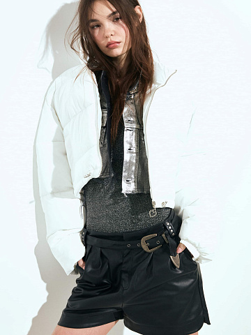 Черные шорты из эко-кожи с ремнем, 2