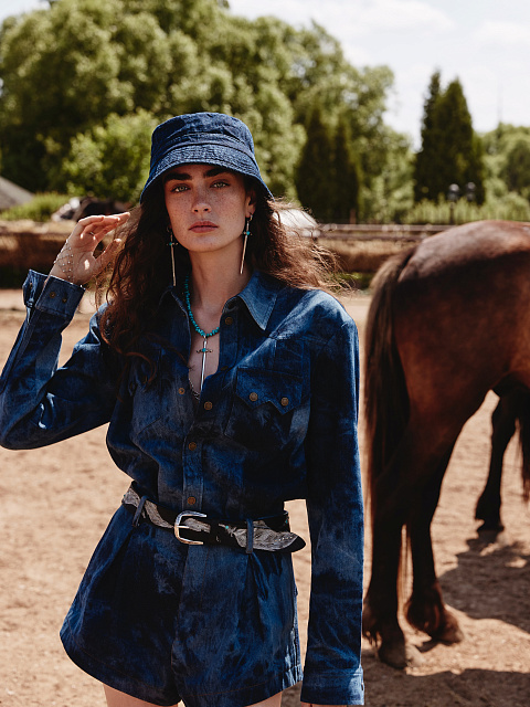 Колье с кулоном из позолоченного серебра и бирюзы, 2 Колье с кулоном из позолоченного серебра и бирюзы, 2