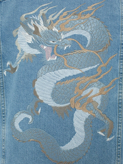 Голубая джинсовая куртка с вышивкой на спине, 5
