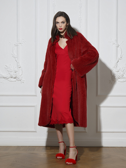 Красное платье-футляр с кружевом, 5