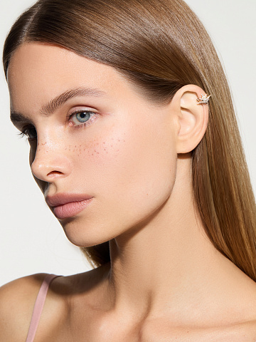 Кафф в виде звезды из желтого золота с бриллиантами, 2 Кафф в виде звезды из желтого золота с бриллиантами, 2