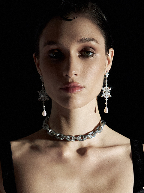 Серьги из белого золота в виде снежинок с бриллиантами и жемчугом, 6 Серьги из белого золота в виде снежинок с бриллиантами и жемчугом, 6