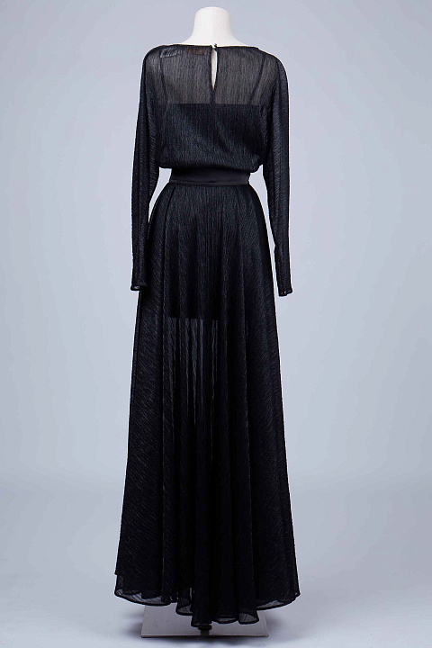 Платье из черного  трикотажа с люрексом, рукав летучая мышь, вырез лодочка, 1