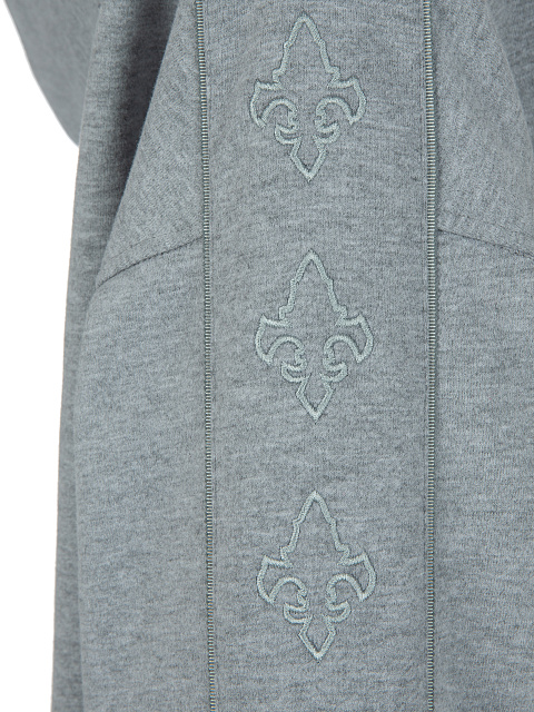 Серый трикотажный костюм с вышивкой в виде лилий, 4