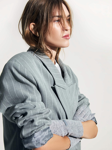 Серый объемный жакет в полоску, 3