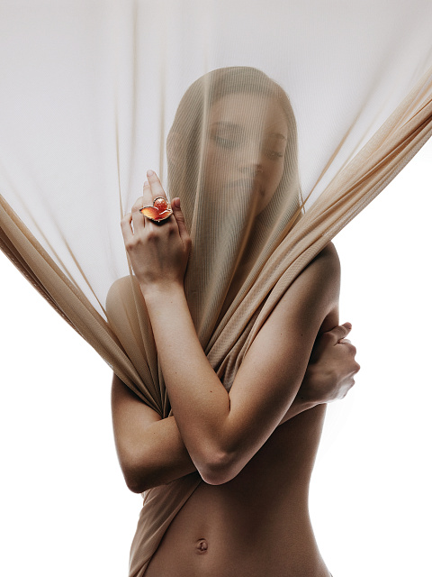 Кольцо из желтого золота с камеей из сердолика и бриллиантами круглой огранки, 4 Кольцо из желтого золота с камеей из сердолика и бриллиантами круглой огранки, 4