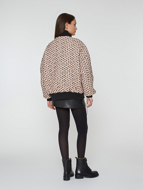 Светло-розовый стеганый бомбер в горошек, 6