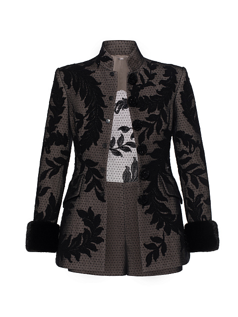 Черный костюм-двойка с отделкой из кружева и меха норки, 2