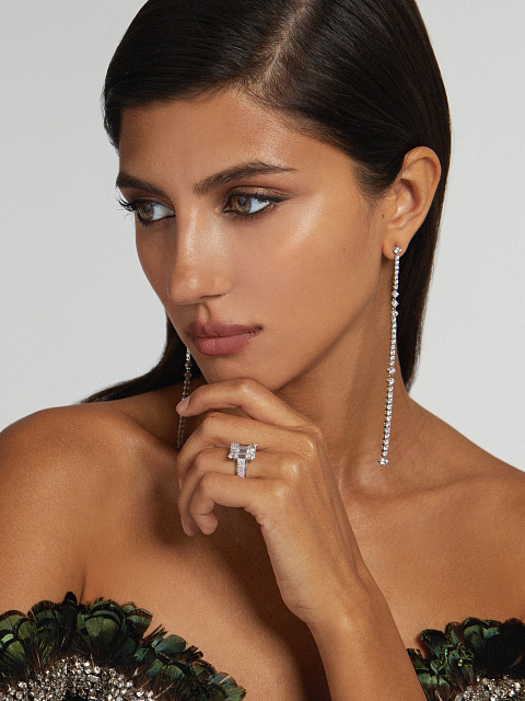 Кольцо из белого золота с бриллиантами огранки «багет», 6