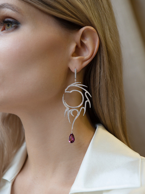 Серьги из белого золота с гранатами огранки «груша» и бриллиантами, 2 Серьги из белого золота с гранатами огранки «груша» и бриллиантами, 2