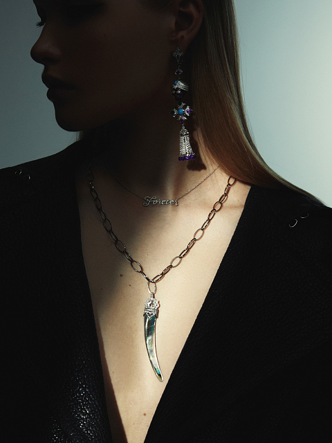 Колье с кулоном из черненого золота с перламутром и серыми бриллиантами, 2 Колье с кулоном из черненого золота с перламутром и серыми бриллиантами, 2