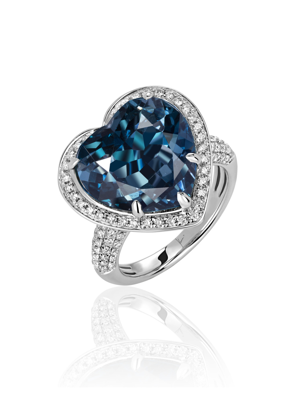 Кольцо из белого золота с топазом London Blue огранки «сердце» и бриллиантами, 1