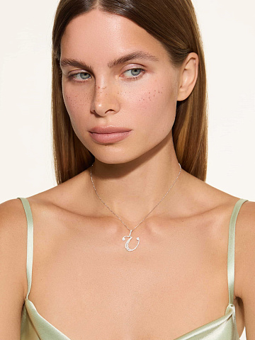 Колье из белого золота с кулоном в виде буквы U с бриллиантами, 2