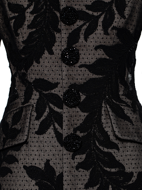 Черный костюм-двойка с отделкой из кружева и меха норки, 6