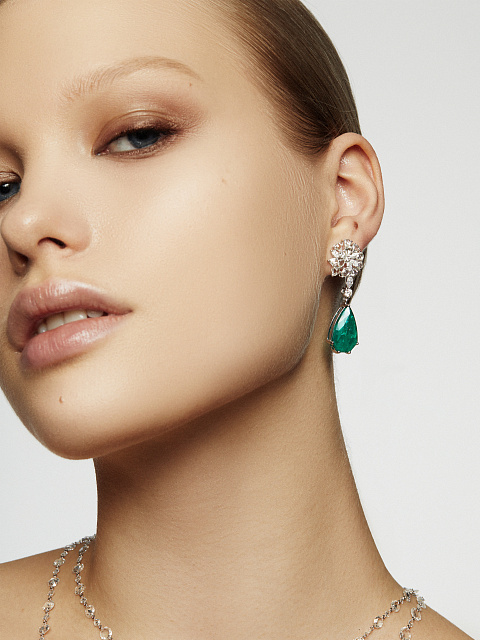 Серьги из белого золота с изумрудами и бриллиантами, 11
