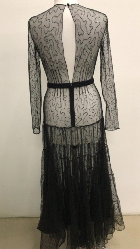Платье из черной сетки с пайетками, отрезная талия, четыре яруса, длинный рукав, щель по спинке, 1