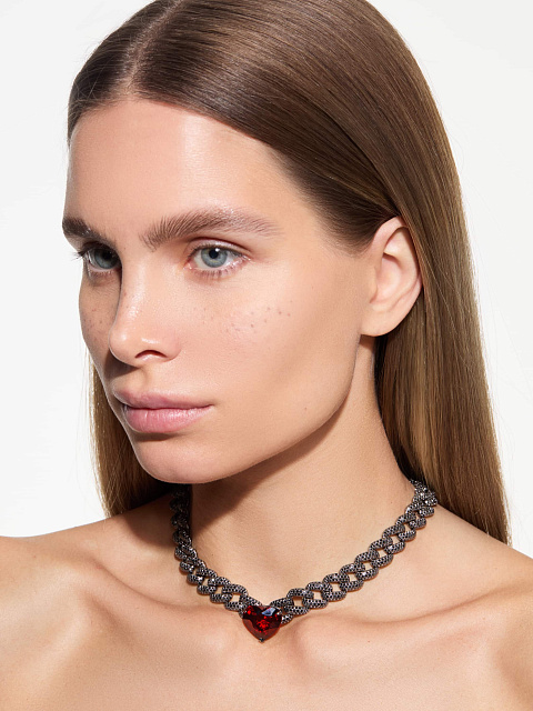 Колье из черненого золота с гранатом и бриллиантами, 2