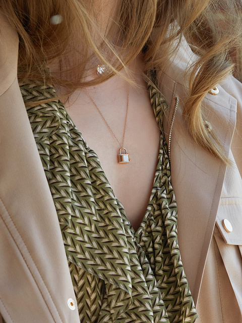 Колье с кулоном в виде замка из розового золота с бриллиантами, 2